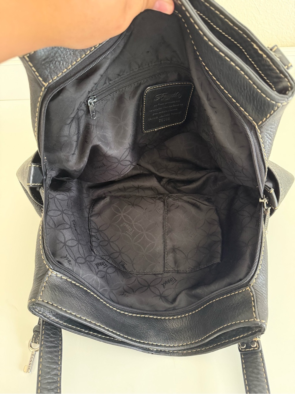 Fossil Black Leather Shoulder Tote with Contrast Stitching - Picture 6 of 11